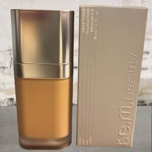 R.E.M. Beauty Sweetener Foundation Medium 5N NIB